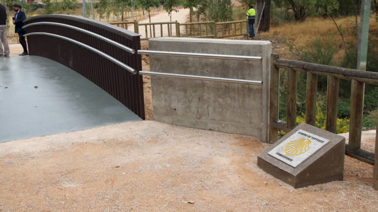 As Es La Nueva Pasarela Peatonal Sobre El Arroyo Camarmilla De Alcal