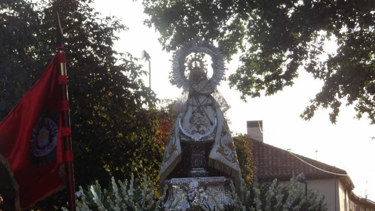 Alcal Se Ech A La Calle Para Acompa Ar A La Virgen Del Val En Su