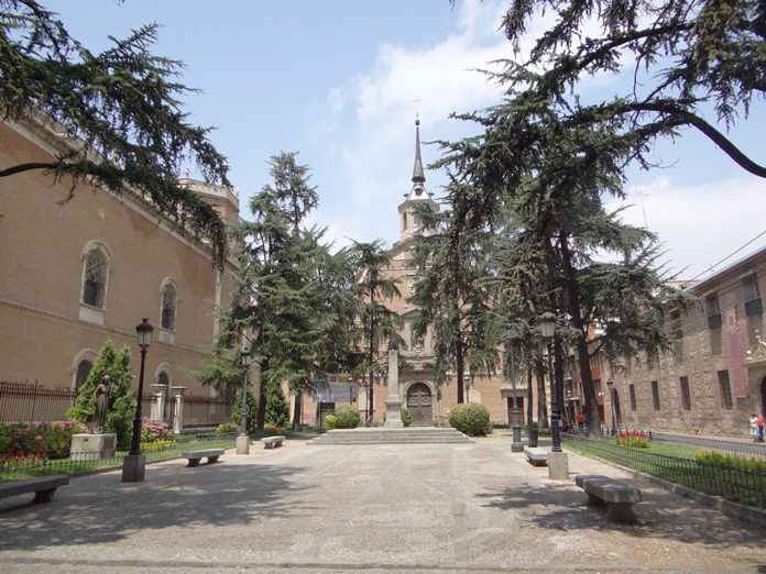 Palacio Arzobispal - Vista desde la plaza de las Bernardas