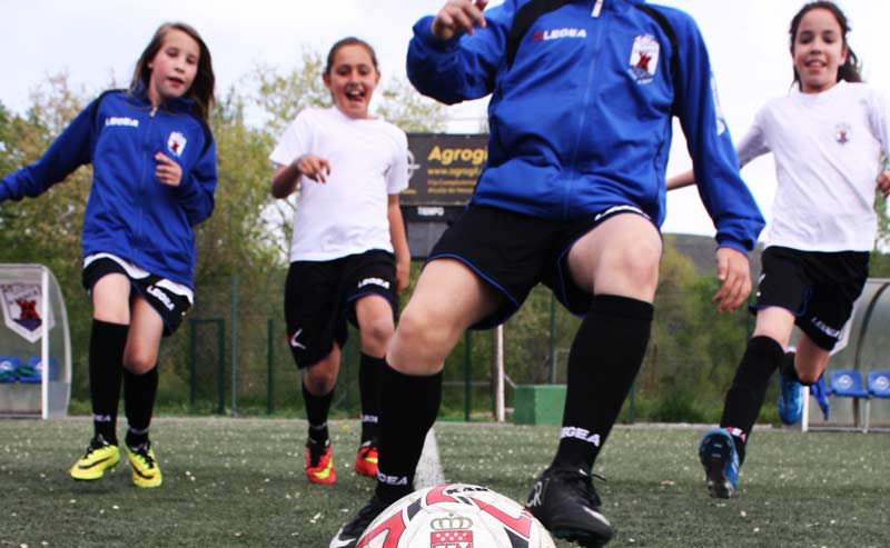 Resultado de imagen para futbol femenino INFANTIL