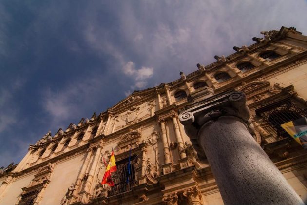 La fachada de la Universidad de Alcalá según Enrique M. Pérez