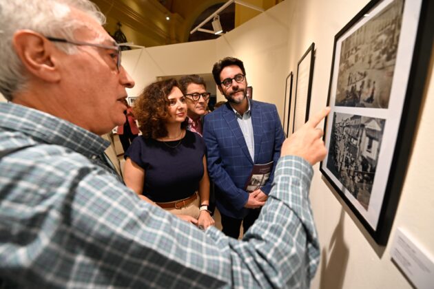 El Ayuntamiento de Alcalá rinde homenaje a su comercio local con una exposición en la Capilla del Oidor