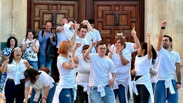 ALHENA celebra su IV Pasarela de Moda Inclusiva en el Patio de Santo Tomás de Villanueva