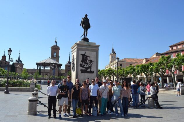 Cómo organizar tus documentos de viaje para visitar Alcalá de Henares